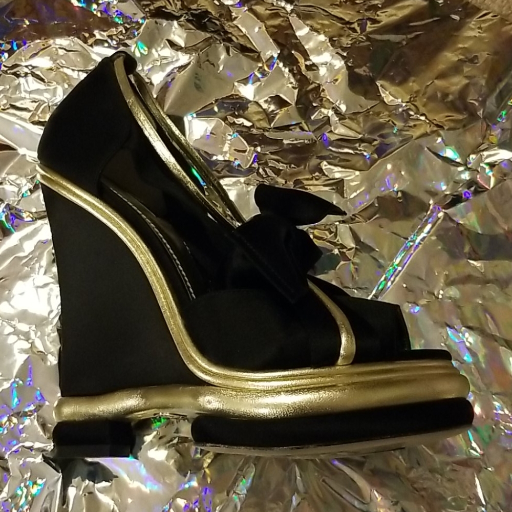 RELIST!! D&G SATIN WEDGE